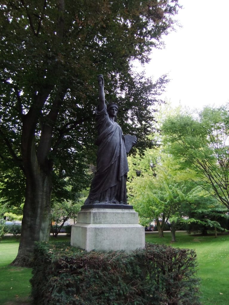 リュクサンブール公園の自由の女神像