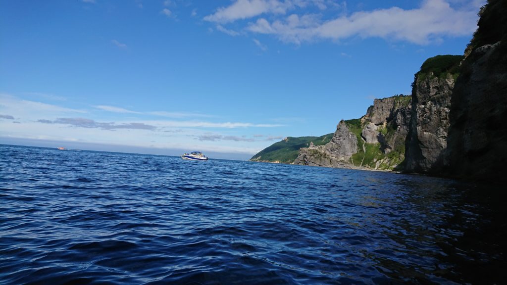 ボートからの小樽の海面